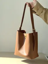 スタイリッシュな水桶バッグ【シンプル・通勤・ショルダー/ハンドキャリー両用】