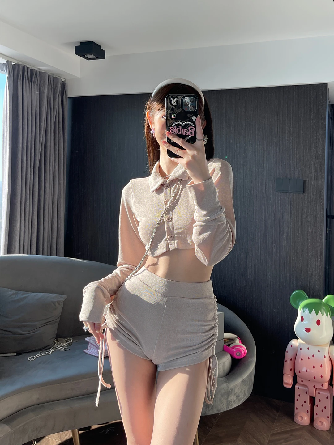 ハイウエストミニスカートでスタイルアップするコツは？