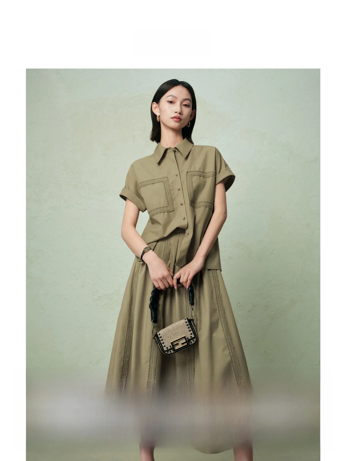 女性服 ブランド で旬のデザインを選ぶなら、この文芸的なヴィンテージ風セットアップがおすすめ？