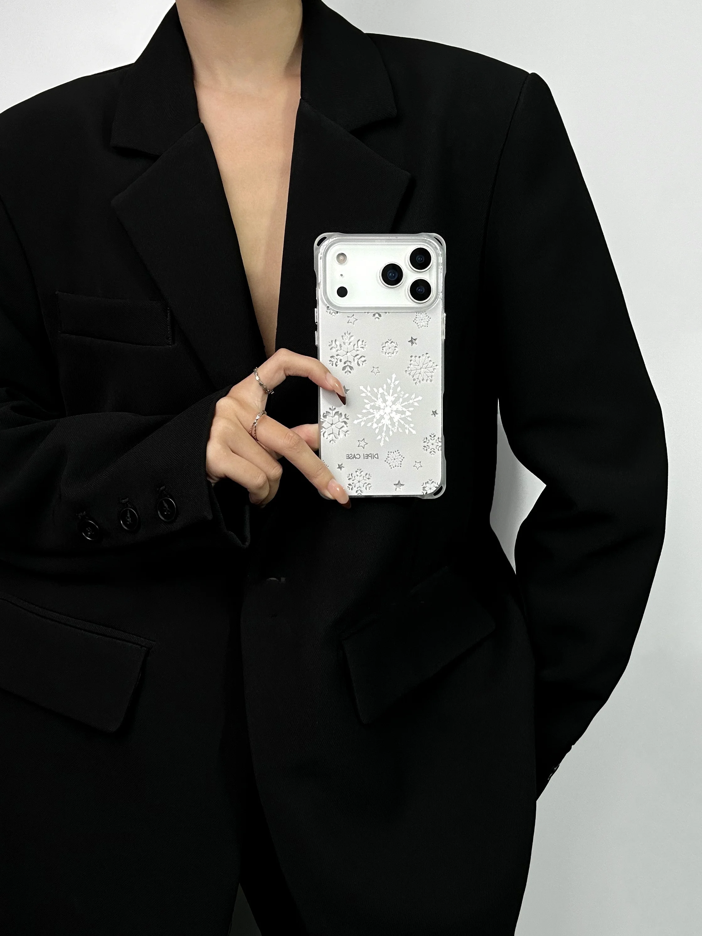 雪だるまスマホケースを手作りにするべきか？そのメリットと選び方を徹底解説