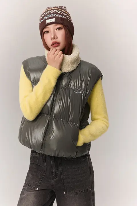 ダックダウンの女性用ダウンジャケット【ファー付き・ハートデザイン・ノースリーブ】（セットアップ対応）