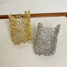 ビンテージ風コーラルデザイン ワイドオープンブレスレット【金属製・葉模様】