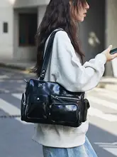 個性的なデザインのレトロ風ショルダーバッグ【バイカー用・多ポケット・スタッズトート】
