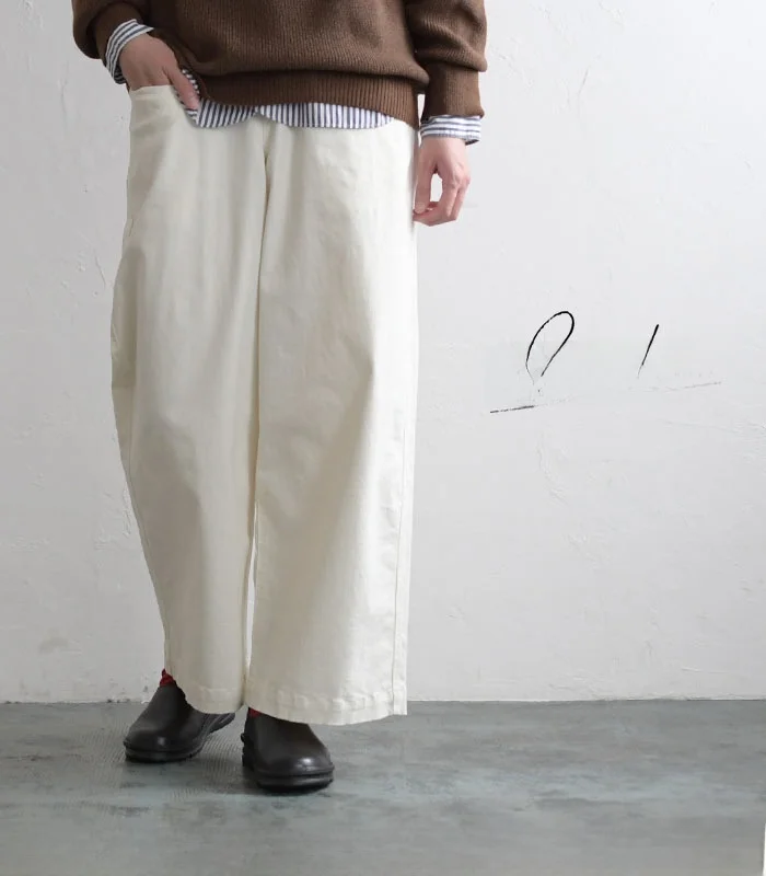 きれいめコーデの基本アイテム | ストレッチコットンロングパンツの色合わせとシルエット
