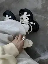 デザイン性に優れた厚底スニーカー【女性用・軽量・通気性】