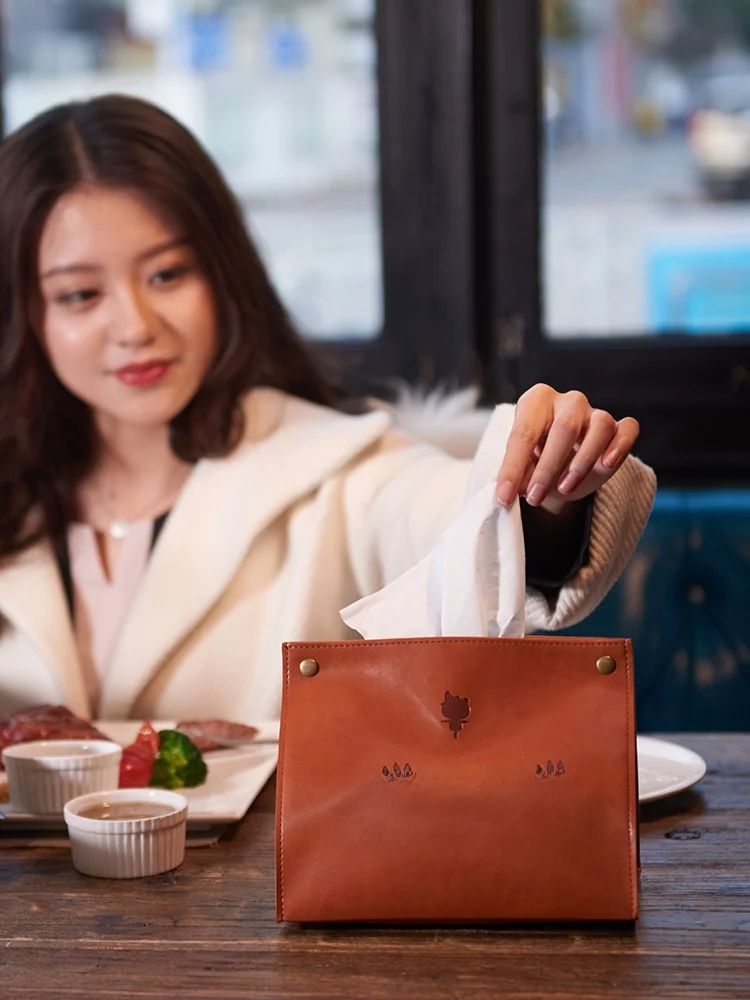 シンプルなデザインの本革ティッシュボックス：100均カー用品としての実用性と価格比較