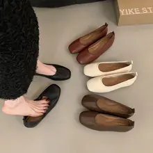 内増高の赤いフラットシューズ【ラウンドトゥ・スリッポン・フレンチスタイル】