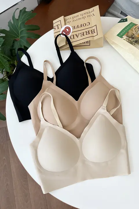 無痕でシンプルな深い肌色の夏用女性用ブラトップ【極上の柔らかさ・一体型・大胸・小胸調整可能】
