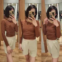 リブ素材の長袖ヨガTシャツ【ウエスト絞り・ショート丈・速乾・フィット感】