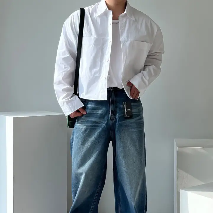 白色のショート丈コットン長袖シャツ【春用・シンプルデザイン・UVカット】