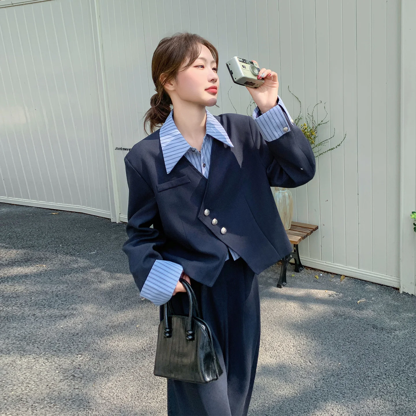 ジャケットとワイドパンツの組み合わせで失敗しないスタイルは？