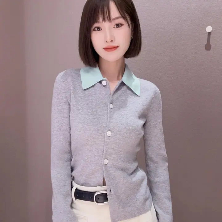 灰色ブロックカラーの翻領ニットセーター