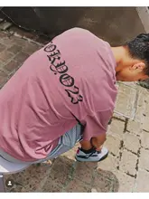 水洗染色の復古風街頭スタイル・背面ロゴ入りショートスリーブTシャツ