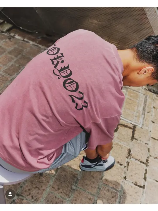 水洗染色の復古風街頭スタイル・背面ロゴ入りショートスリーブTシャツ