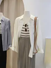 柔らかいグレーの天丝素材の防寒カーディガン【デザイン性のある女性用・軽量・エアコン対策】