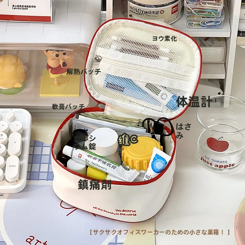 持ち運びに便利なミニ薬箱：50代男性向け健康ギフトとしての実用性と収納効率