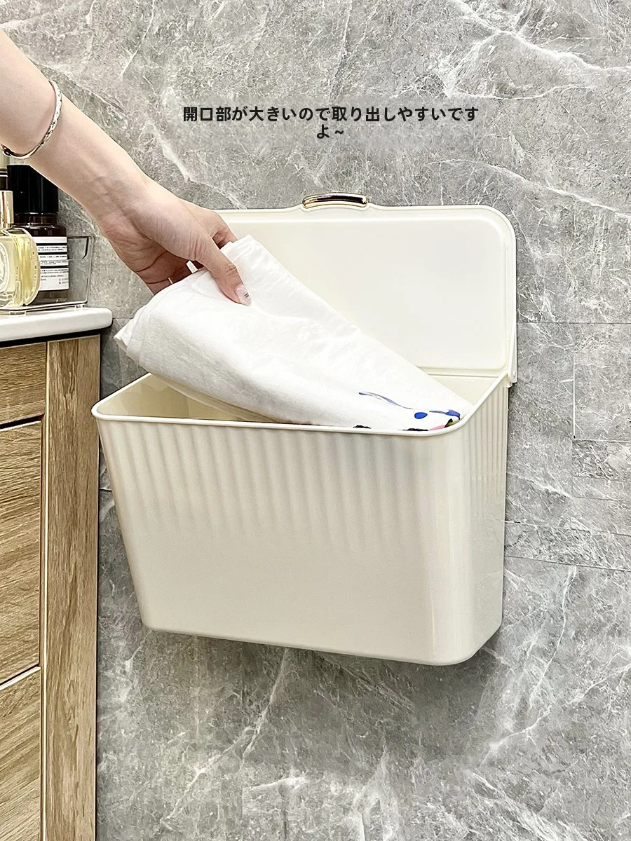 防水バスルーム収納ラック：壁掛け式衣類収納の実用性と設置方法