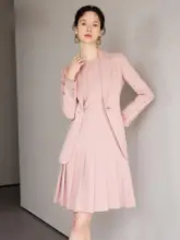 高級感あるピンクドレスとジャケットのコーディネート（セットアップ対応）