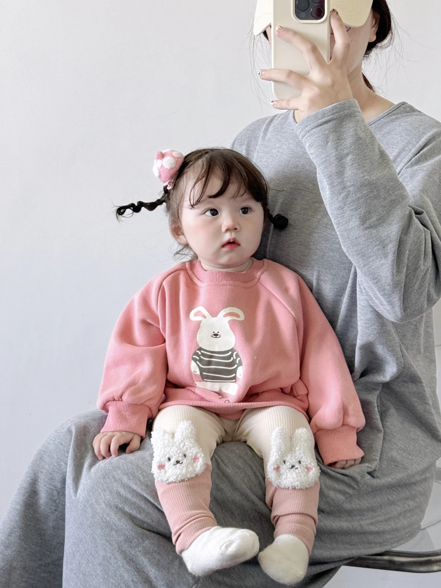 子供用ウサギ柄フリーススウェットとレギンスセット：秋冬に最適なかわいらしいデザイン