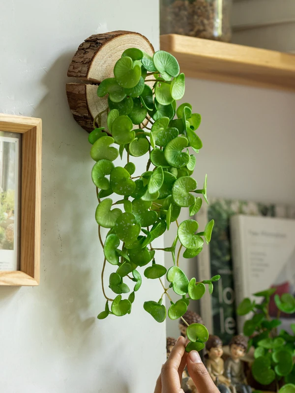壁掛け用フェイクグリーン吊り植物：ウッドデッキ目隠しに最適なシンプル北欧風デザイン