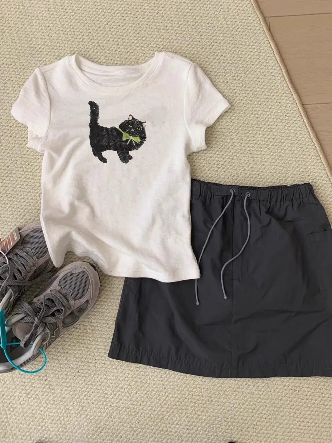 猫デザインのTシャツで通勤も夏の日常も楽しくなる方法は？