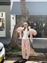 暖かい肌触りの白色長袖Tシャツ【ベーシックデザイン・フリー・体型カバー】
