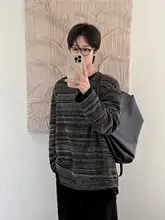ストライプデザインのVネック長袖Tシャツ【フィット・カジュアル】
