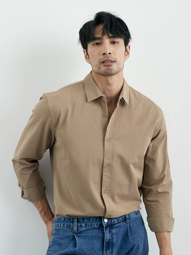 夏 メンズ コーデの基本ルール｜黒コットンシャツでバランスを取る完全ガイド
