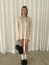 米色のリボン付きフェイクツーインワンTシャツ