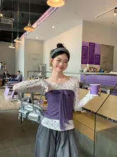 春夏用の微透な紫色の小花柄長袖Tシャツ【女性用・スリムフィット・おしゃれなデザイン】