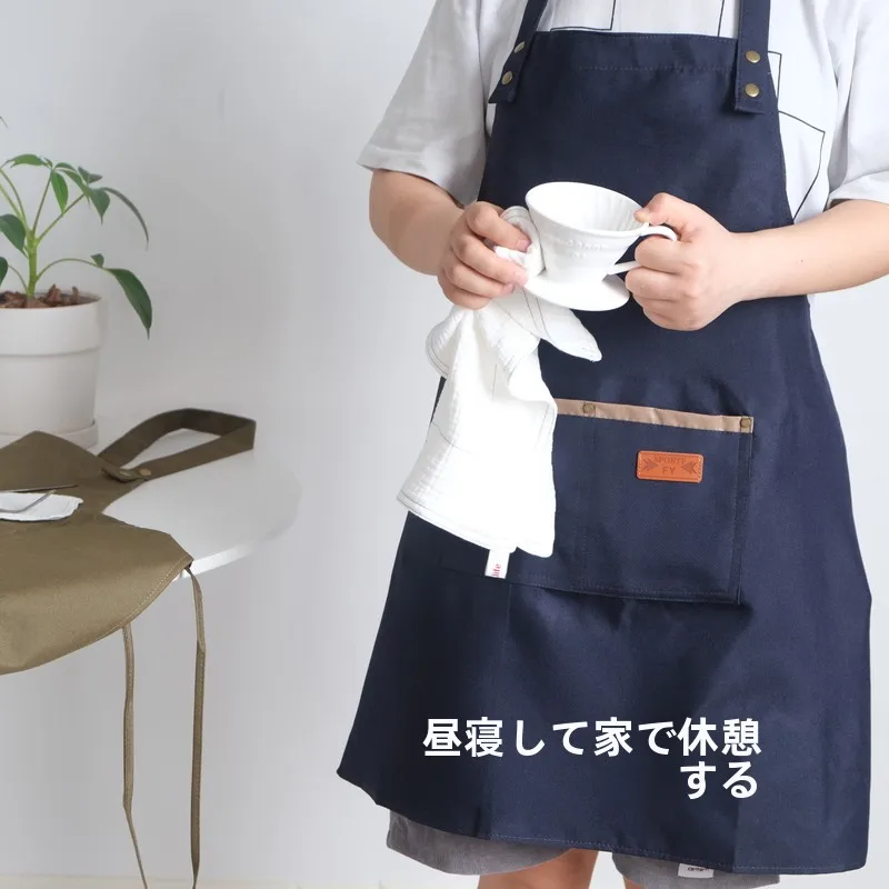 防水加工のデニムエプロン：シンプルデザインで業務現場でも安心な保護を