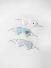 シルク製刺繍入り睡眠アイマスク【通気性・遮光・学生・オフィス向け】