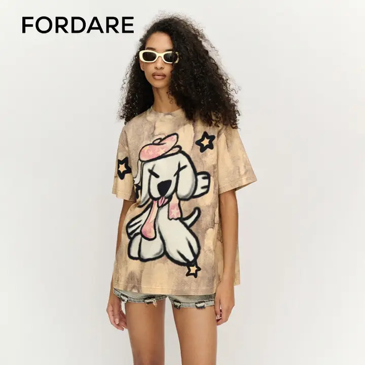 小犬のアートプリントが魅力！ゆったりデザインの女性用Tシャツ【短袖・グラデーション仕様】