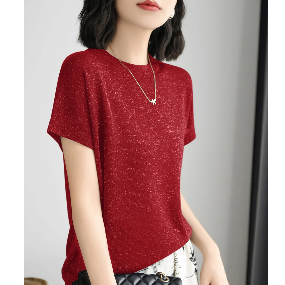 大人可愛い服 40代コーデの秘密：星空Tシャツで心の余裕を演出