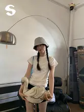 重ね着できるタンクトップと白い短袖Tシャツ【女性用・スリムフィット・夏用】（セットアップ対応）