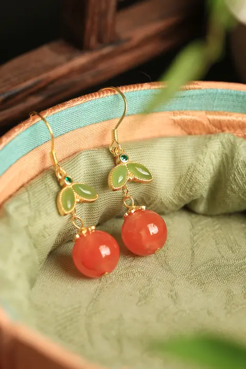 天然南紅製のチェリーイヤリング【純銀・国風スタイル・紅色の玉石・アゲートダングル】