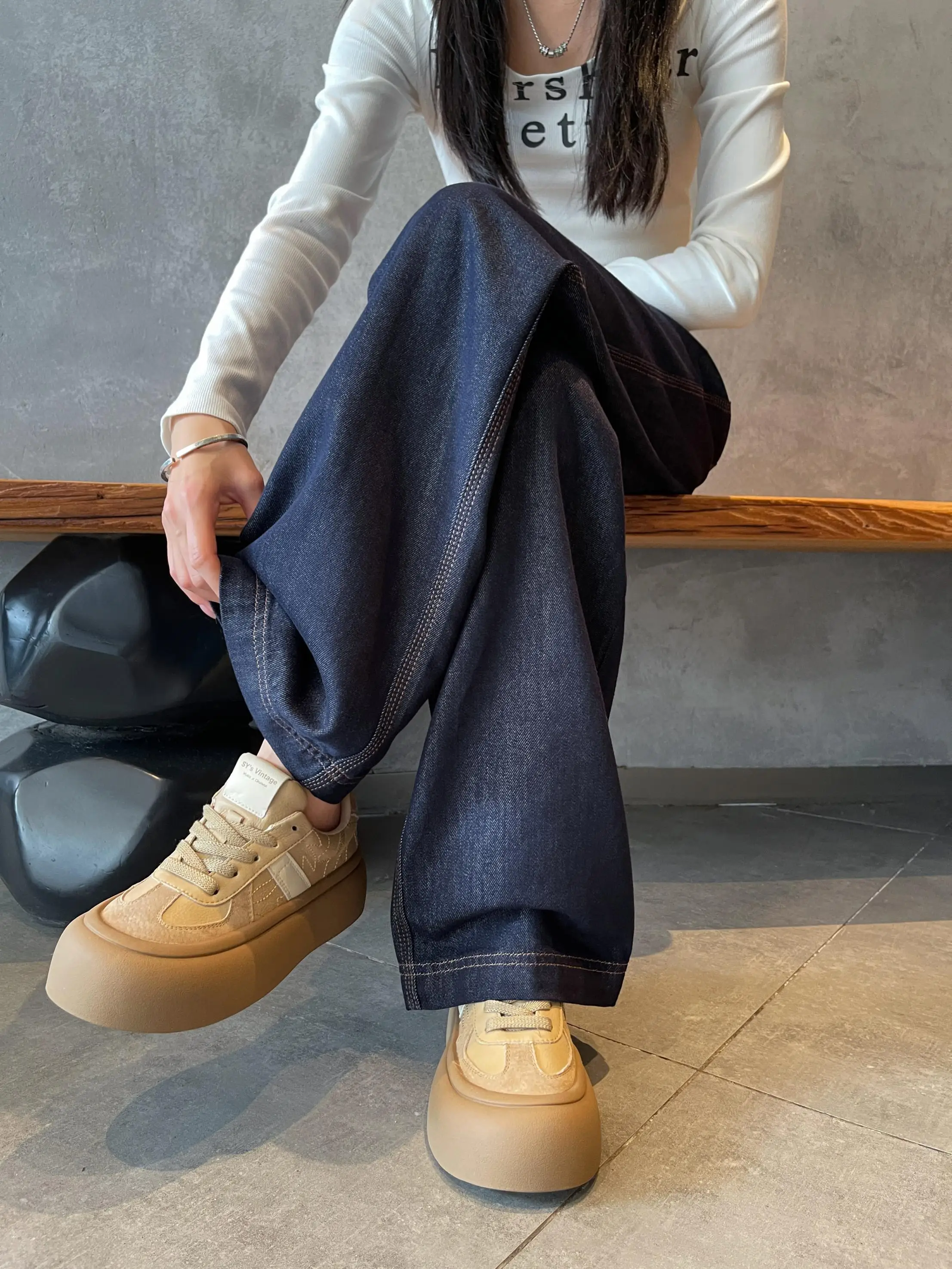 骨格ストレートデニムは本当にスタイルを整えるのか？この1着でわかる本物の違い