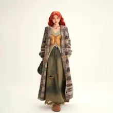 ヴィンテージ風バタフライ刺繍Vネックニットトップス【冬用・女性・スリムフィット】