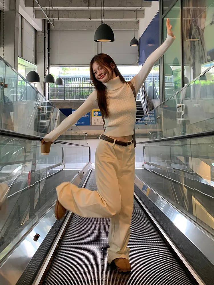 大人可愛い服 40代コーデの秘密はここ！高めの襟ニットトップスの心のケア