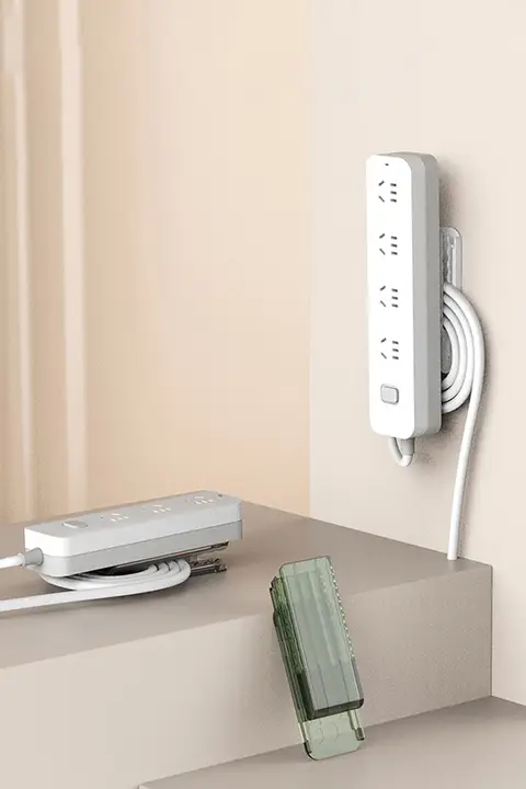 穴あけ不要の壁掛け電源タップホルダー【整理整頓・ルーター対応】