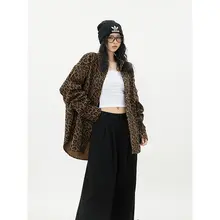レトロなヒョウ柄デニムジャケット【秋冬用・ゆったりしたデザイン・ミドル丈】