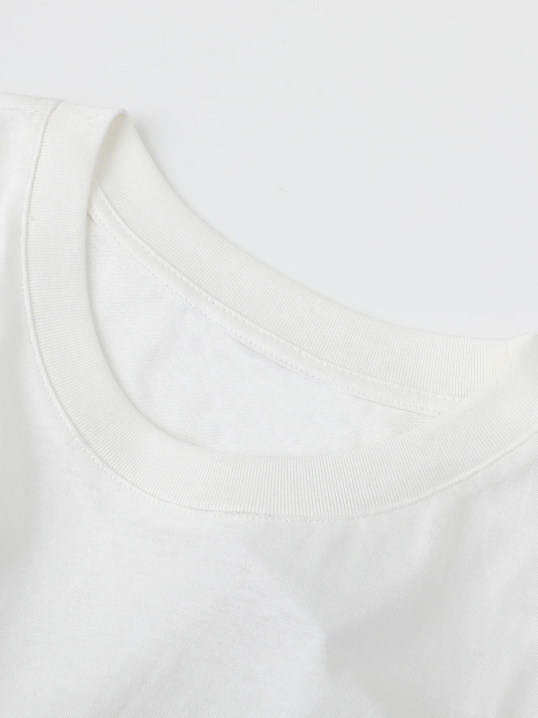 白Tシャツをきれいめに仕上げるには？法式リズムの純棉短袖が答えになる