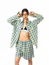 ビンテージ風チェックシャツとドローストリングショーツの夏用コーディネート（セットアップ対応）