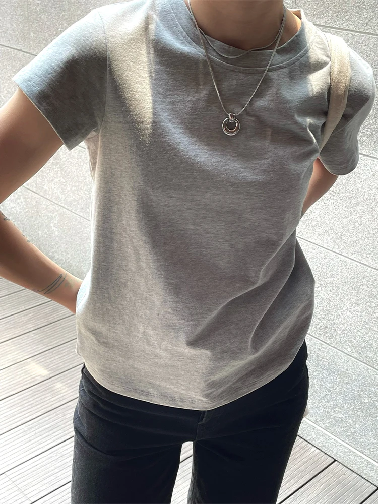 春コーデの基本 | 磨毛コットンTシャツの色使いとレイヤードスタイルの実用性