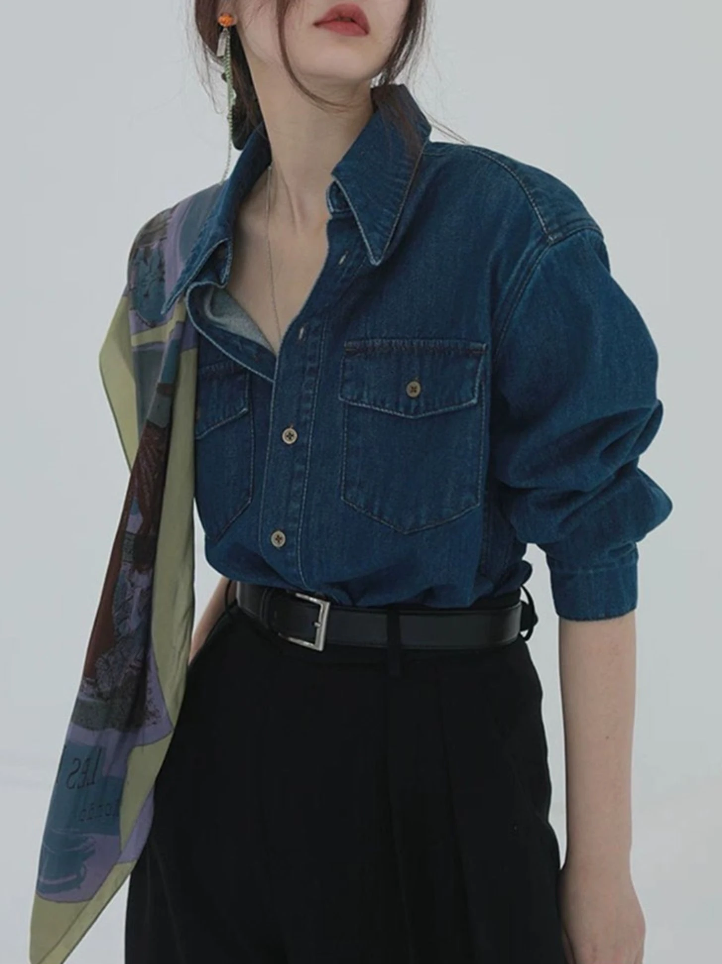 大人可愛い服 40代コーデ | レトロな青デニムシャツで心を落ち着かせる完全ガイド