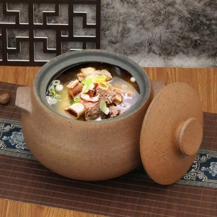 赤い土鍋【家庭用・ガスコンロ対応・煮込み料理向け・伝統的なデザイン】