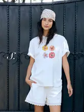 華やかなプリントのコットン製半袖Tシャツ【快適な着心地・ゆったりデザイン・2色展開】
