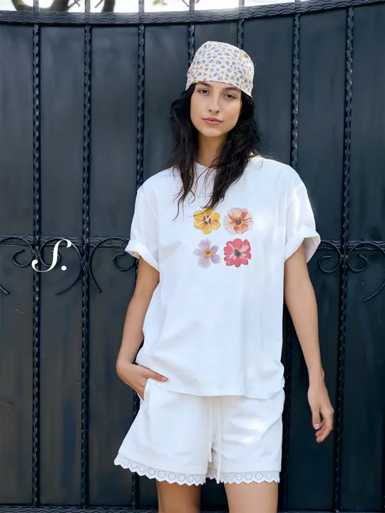 華やかなプリントのコットン製半袖Tシャツ【快適な着心地・ゆったりデザイン・2色展開】