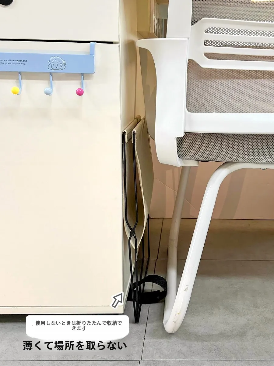 デスク下収納ラック：折りたたみ式でデスク周りの整理を実現