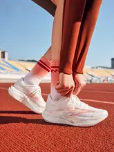 女性用軽量マラソンシューズ【フルカーボンソール・競技用】